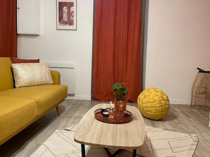 Comme Un Air De Provence A Blois Apartment Exterior photo